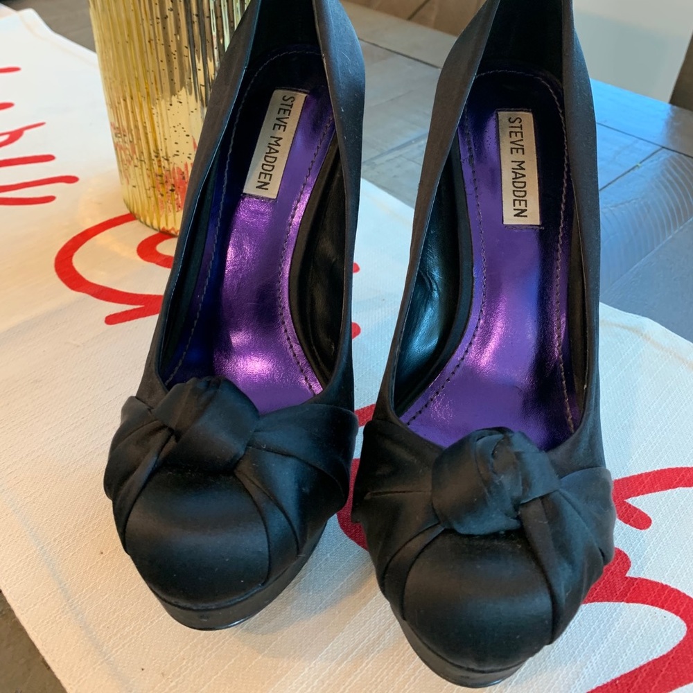 Satin Finish Heels 🖤